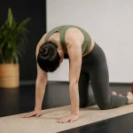 Posture du chat en yoga (Marjaryasana) pour soulager le dos